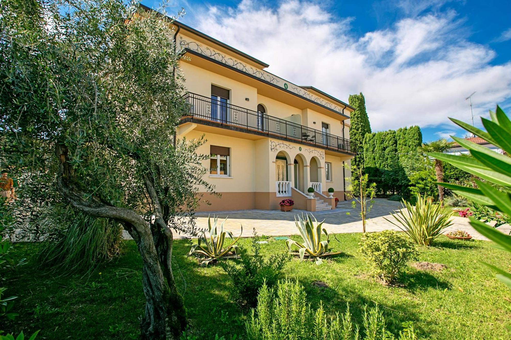 Villa Mimosa - Appartamento 2 Desenzano del Garda Esterno foto