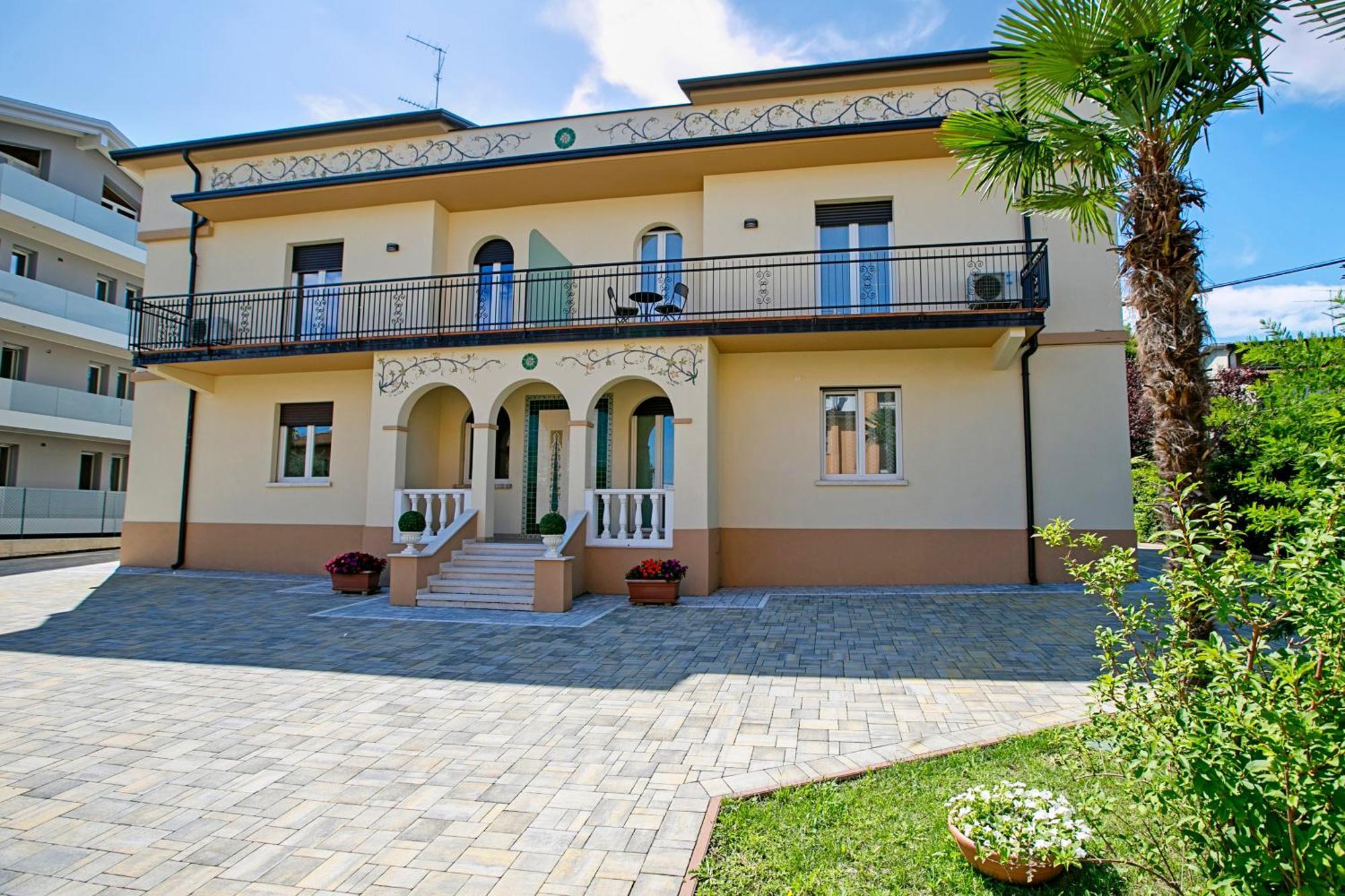 Villa Mimosa - Appartamento 2 Desenzano del Garda Esterno foto