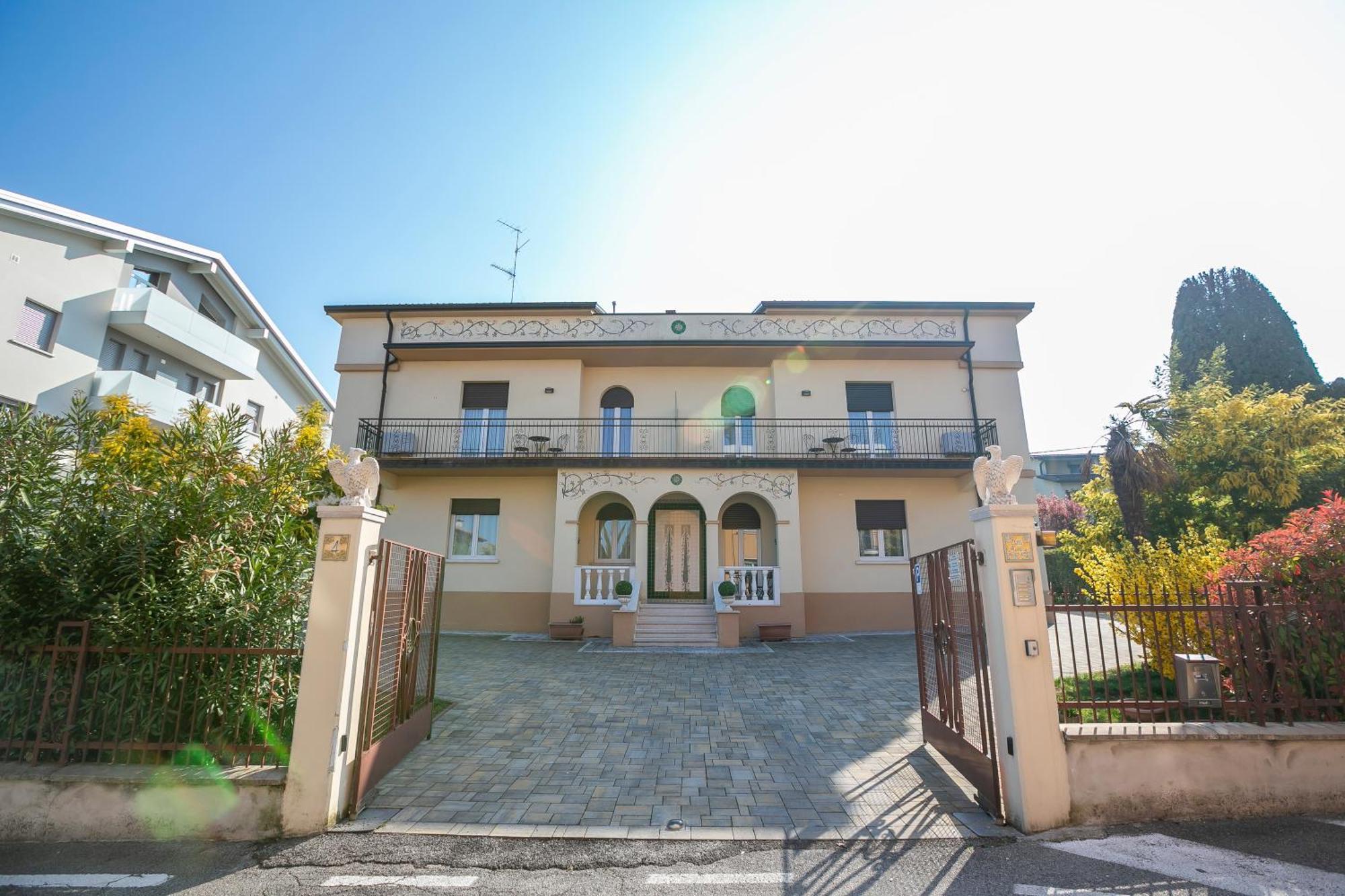 Villa Mimosa - Appartamento 2 Desenzano del Garda Esterno foto