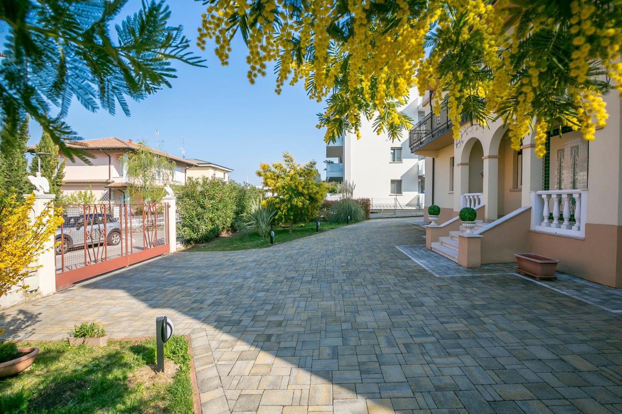 Villa Mimosa - Appartamento 2 Desenzano del Garda Esterno foto